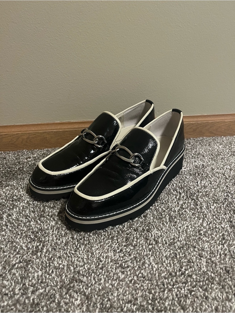 Donald Pliner Black Patent Leather Chain Wedge Loafers Size 9